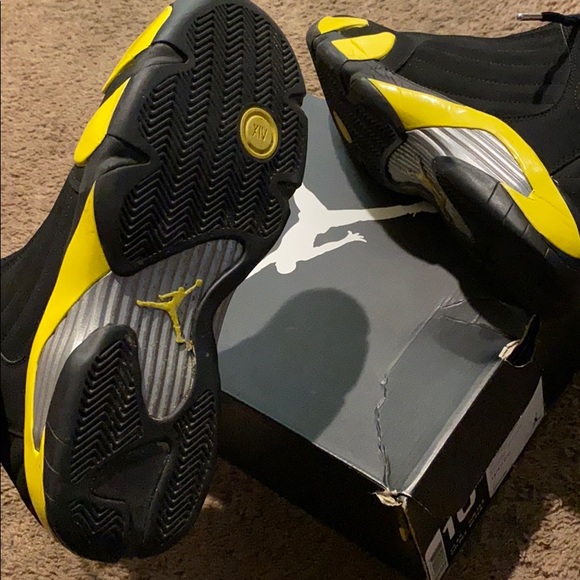 Jordan 14s thunder !size 10.5 - Picture 4 of 4